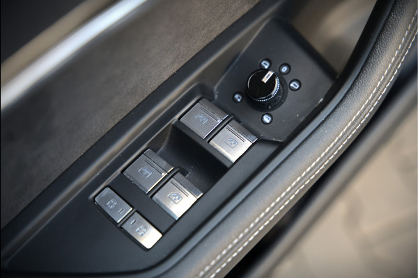 Audi e-tron e-tron 50 quattro Launch edition plus 71 kWh S-Line | Panoramadak | Bang & Olufsen | Head-Up Display | Stoelverwarming | Ambiance Verlichting | Adaptive Cruise Control | Memory Seat | Camera | SOH 87,89%