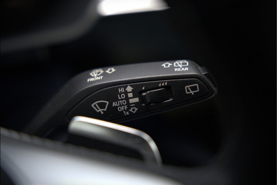 Audi e-tron e-tron 50 quattro Launch edition plus 71 kWh S-Line | Panoramadak | Bang & Olufsen | Head-Up Display | Stoelverwarming | Ambiance Verlichting | Adaptive Cruise Control | Memory Seat | Camera | SOH 87,89%