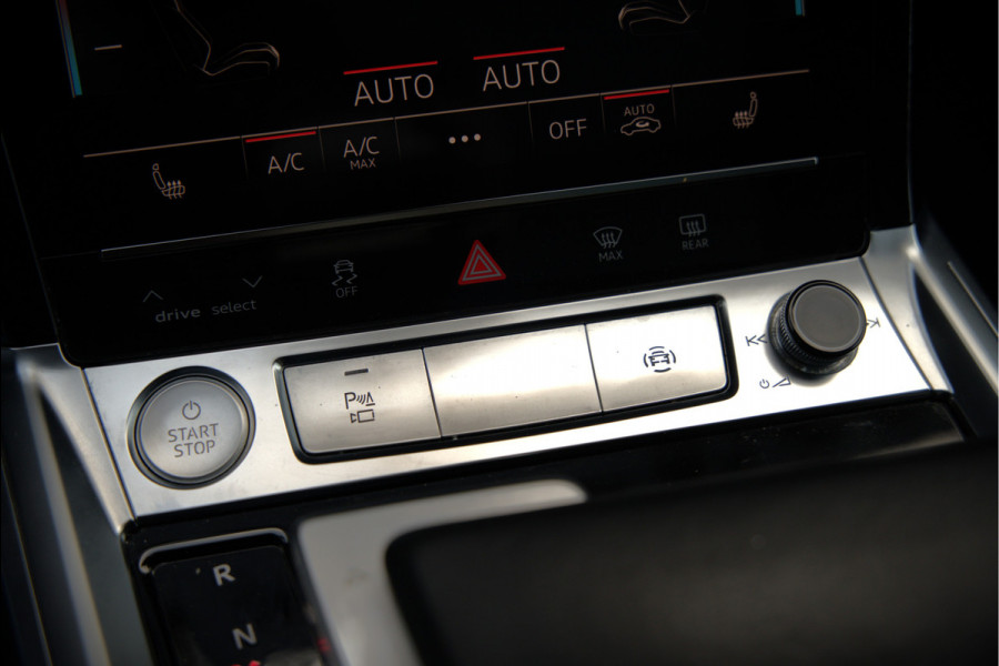 Audi e-tron e-tron 50 quattro Launch edition plus 71 kWh S-Line | Panoramadak | Bang & Olufsen | Head-Up Display | Stoelverwarming | Ambiance Verlichting | Adaptive Cruise Control | Memory Seat | Camera | SOH 87,89%