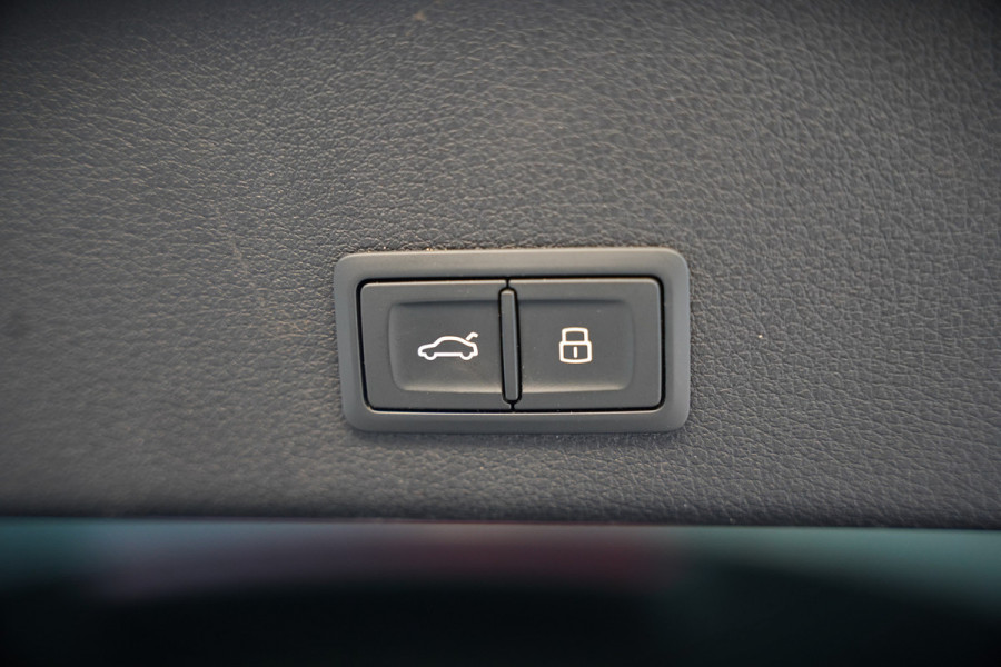 Audi e-tron e-tron 50 quattro Launch edition plus 71 kWh S-Line | Panoramadak | Bang & Olufsen | Head-Up Display | Stoelverwarming | Ambiance Verlichting | Adaptive Cruise Control | Memory Seat | Camera | SOH 87,89%
