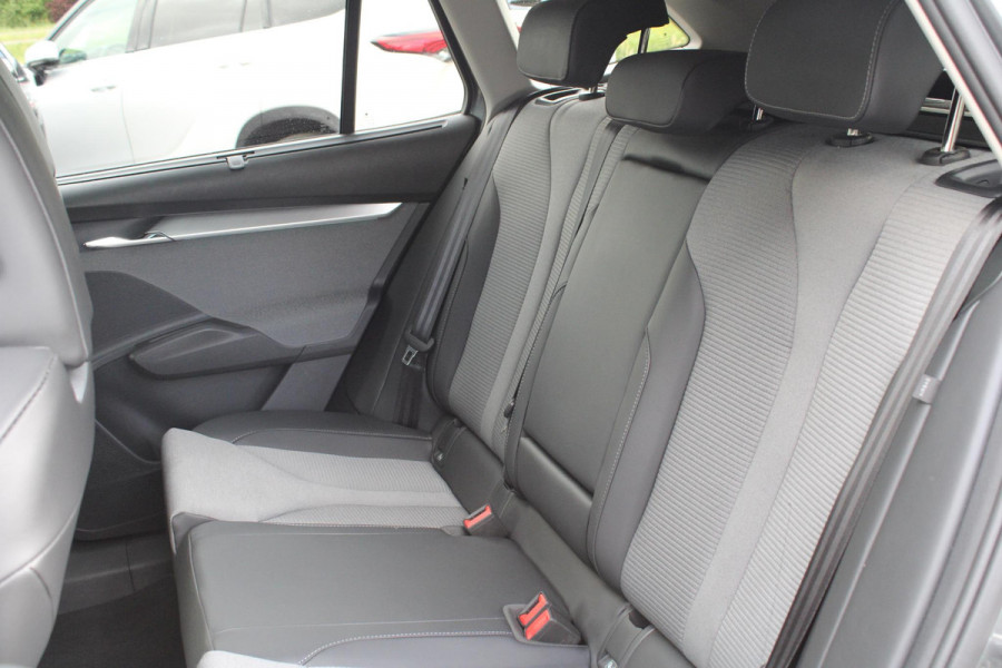 Škoda Enyaq 60 Business Edition 179 PK | Virtual Cockpit | Navigatie | Panorama-Dak | Stoelverwarming | Elektrische Stoelen met Geheugen | SOH 96,2%