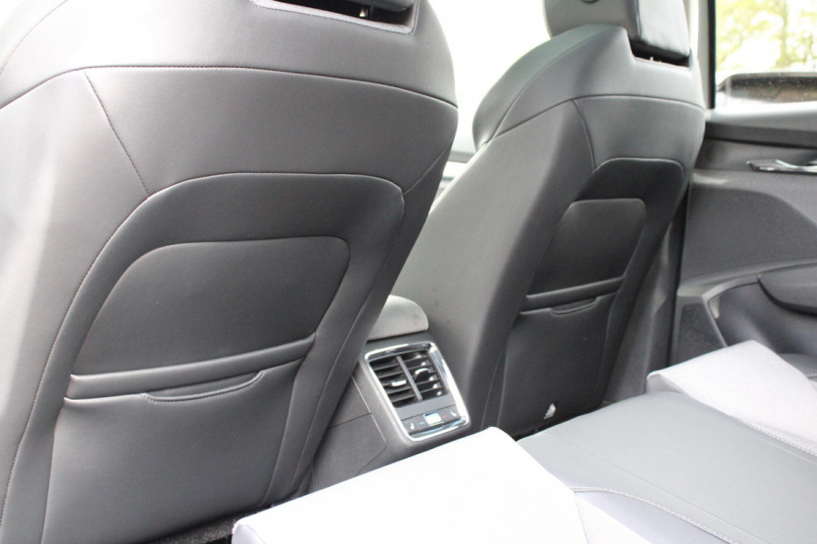 Škoda Enyaq 60 Business Edition 179 PK | Virtual Cockpit | Navigatie | Panorama-Dak | Stoelverwarming | Elektrische Stoelen met Geheugen | SOH 96,2%