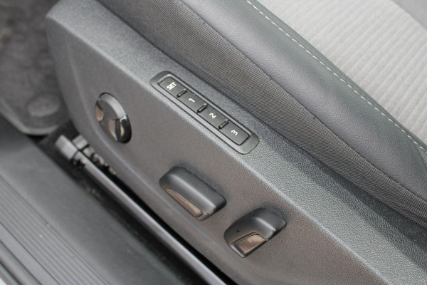 Škoda Enyaq 60 Business Edition 179 PK | Virtual Cockpit | Navigatie | Panorama-Dak | Stoelverwarming | Elektrische Stoelen met Geheugen | SOH 96,2%