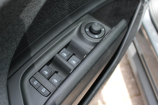 Škoda Enyaq 60 Business Edition 179 PK | Virtual Cockpit | Navigatie | Panorama-Dak | Stoelverwarming | Elektrische Stoelen met Geheugen | SOH 96,2%