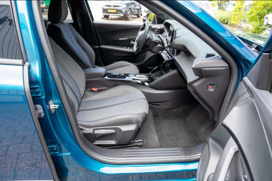 Peugeot e-2008 EV Allure Avantage 54 kWh|Prijs rijklaar incl 12 mnd garantie|Clima Cruise Carplay Privacy glass