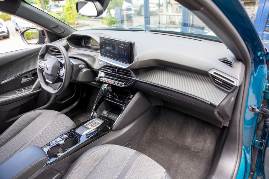 Peugeot e-2008 EV Allure Avantage 54 kWh|Prijs rijklaar incl 12 mnd garantie|Clima Cruise Carplay Privacy glass