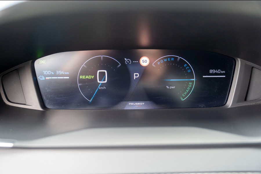 Peugeot e-2008 EV Allure Avantage 54 kWh|Prijs rijklaar incl 12 mnd garantie|Clima Cruise Carplay Privacy glass