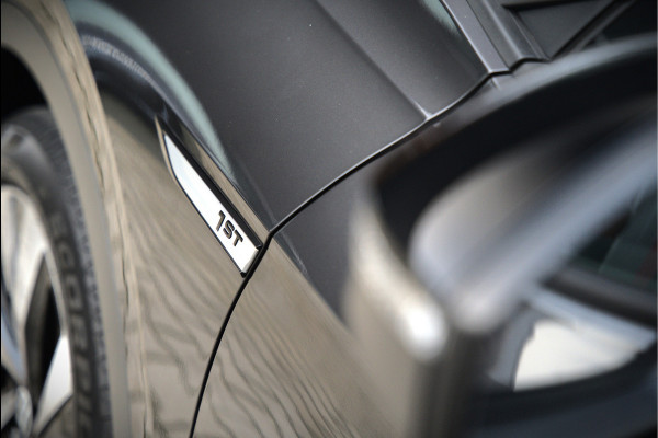 Volkswagen ID.4 First 77 kWh | Stoelverwarming | Stuurverwarming | Trekhaak | Adaptive Cruise Control | Navigatie | Apple Carplay | Keyless | Camera | Parkersensoren | SOH 93,12%