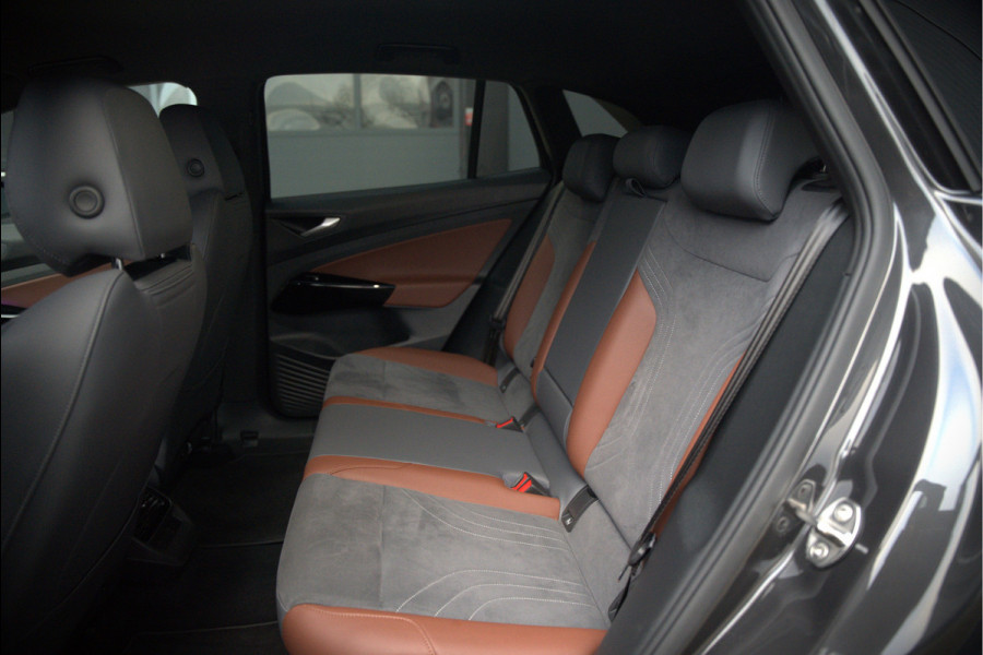 Volkswagen ID.4 First 77 kWh | Stoelverwarming | Stuurverwarming | Trekhaak | Adaptive Cruise Control | Navigatie | Apple Carplay | Keyless | Camera | Parkersensoren | SOH 93,12%