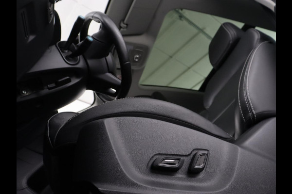 MG ZS EV Luxury 45 kWh | SOH 90,2% | Panoramadak | Leder | Stoelverwarming | Carplay | Side Assist | Adaptive cruise | Camera | Keyless | Navigatie