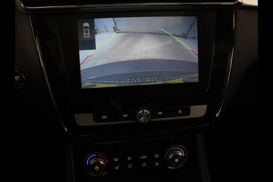 MG ZS EV Luxury 45 kWh | SOH 90,2% | Panoramadak | Leder | Stoelverwarming | Carplay | Side Assist | Adaptive cruise | Camera | Keyless | Navigatie
