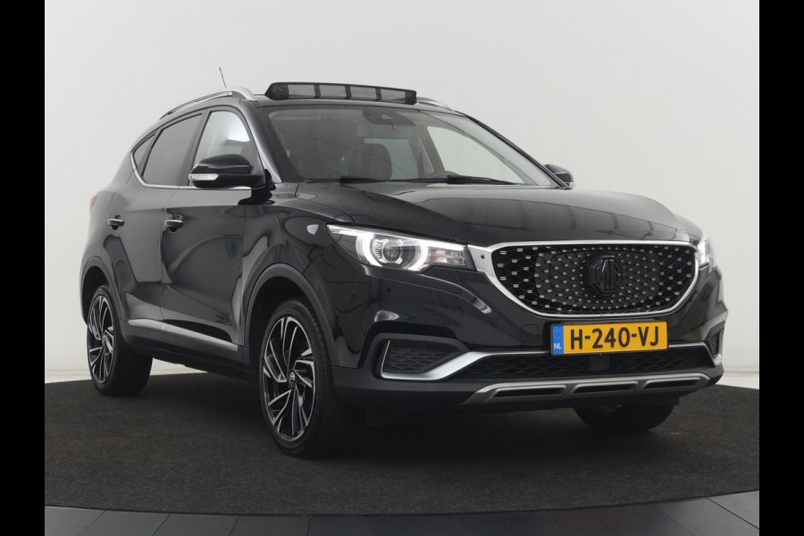 MG ZS EV Luxury 45 kWh | SOH 90,2% | Panoramadak | Leder | Stoelverwarming | Carplay | Side Assist | Adaptive cruise | Camera | Keyless | Navigatie