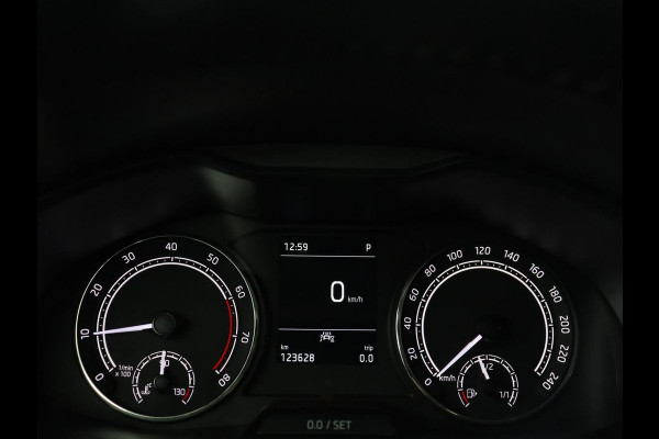 Škoda Kamiq 1.0 TSI Style | Automaat | Carplay | Keyless | Climate control | Full LED | Parkeerhulp | Cruise control | Bluetooth | Regensensor | Getint glas