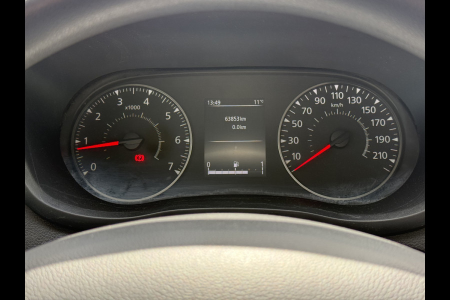 Renault Master T35 2.3 dCi 135 L2H2 | Navi | Carplay | Camera | Trekhaak | PDC