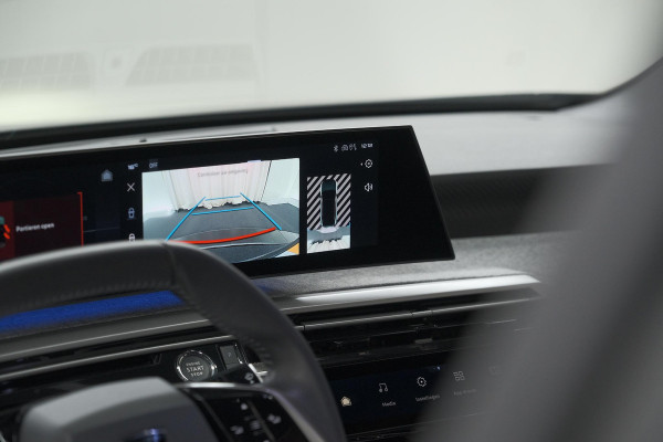 Peugeot E-3008 Allure 73 kWh | 11 KW Lader | Camera | Panoramic Navigation pack