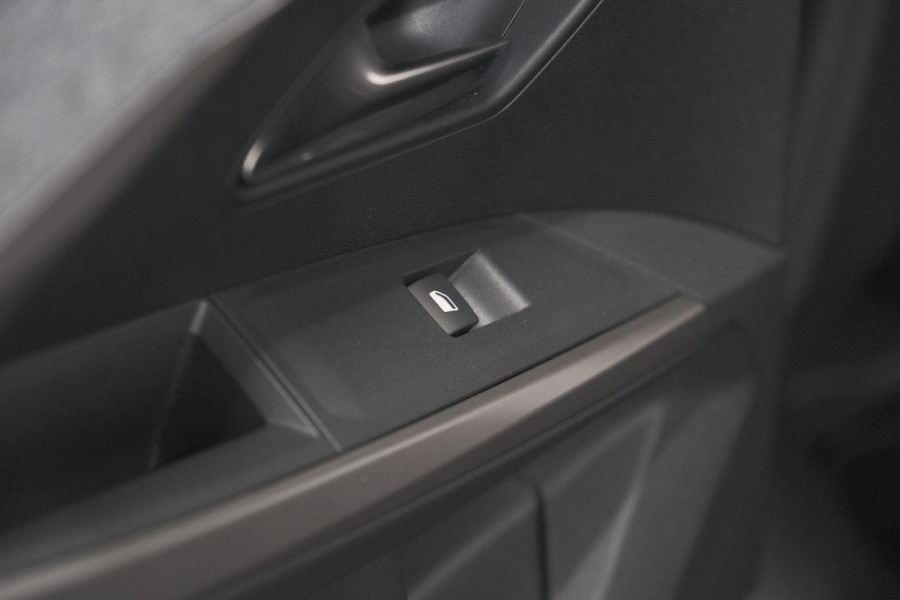 Peugeot E-3008 Allure 73 kWh | 11 KW Lader | Camera | Panoramic Navigation pack