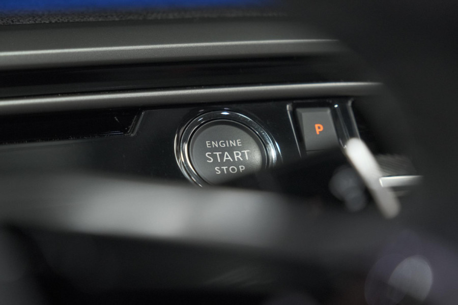Peugeot E-3008 Allure 73 kWh | 11 KW Lader | Camera | Panoramic Navigation pack