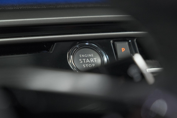 Peugeot E-3008 Allure 73 kWh | 11 KW Lader | Camera | Panoramic Navigation pack
