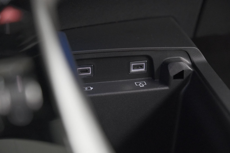 Peugeot E-3008 Allure 73 kWh | 11 KW Lader | Camera | Panoramic Navigation pack