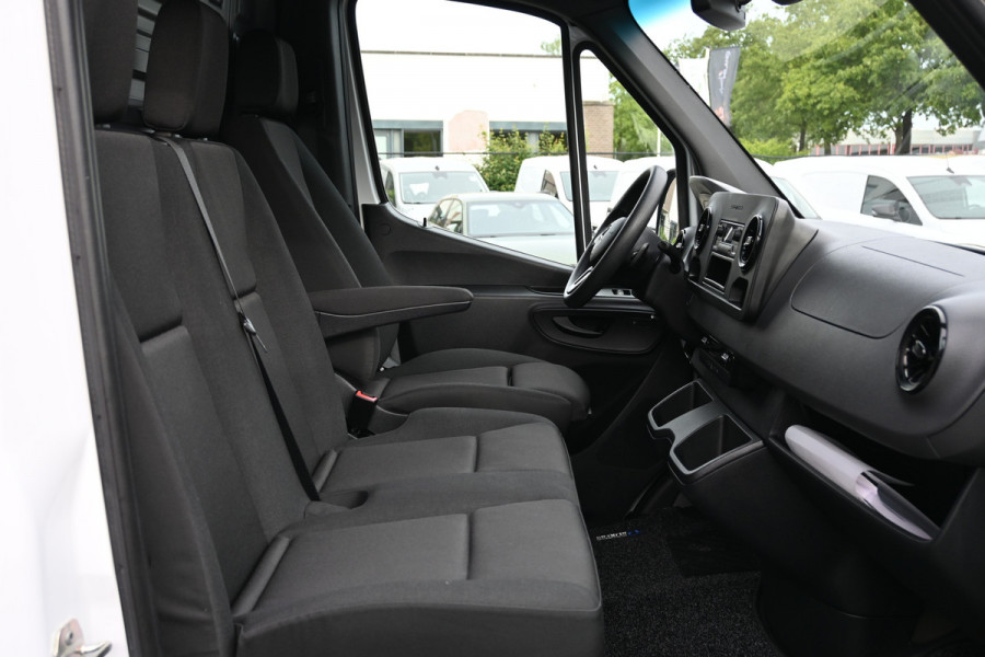 Mercedes-Benz eSprinter 312 L2H2 FWD 56 kWh Camera, Stoelverwarming