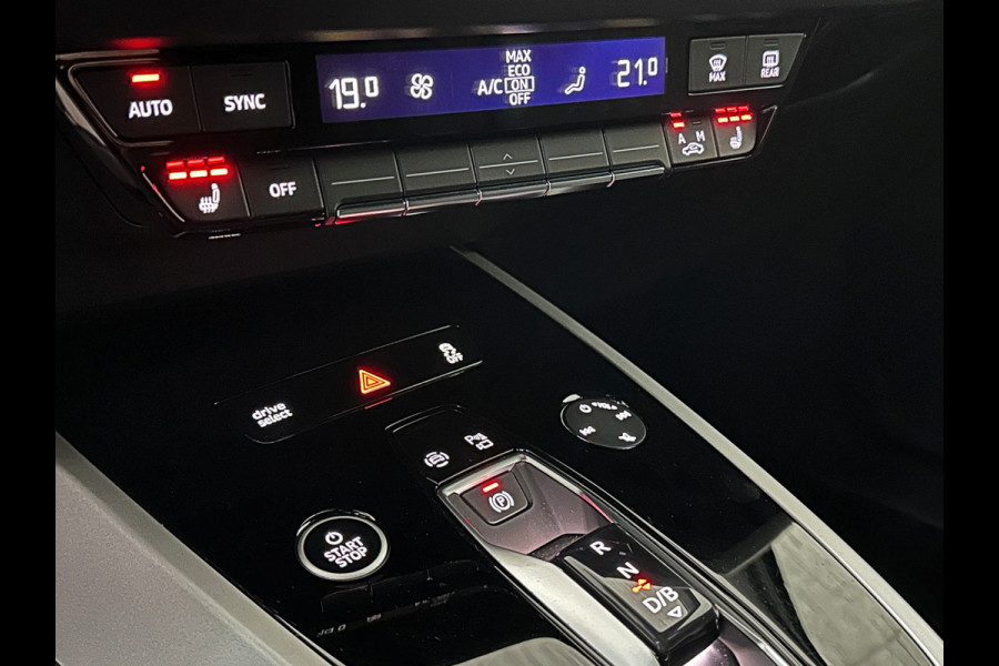 Audi Q4 Sportback e-tron 40 77 kWh RS-Leder | Uniek Interieur! | ACC | 96% SOH | Sportstoelen | Stuurverwarming | 3-Zone Clima | Carplay | Getint Glas | Camera | Standkachel | LED | Dodehoek | Virtual-Cockpit | Navi |