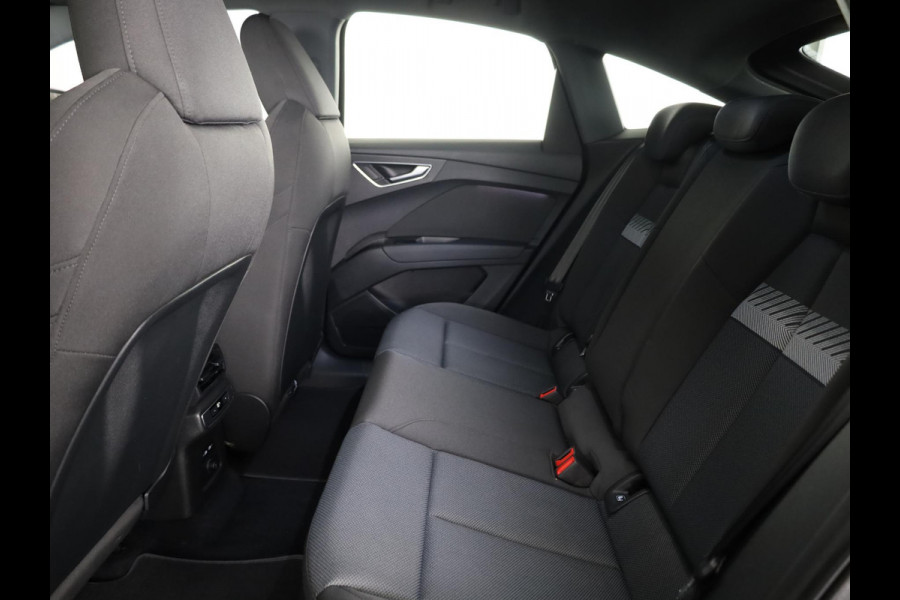 Audi Q4 Sportback e-tron 40 Advanced edition 77 kWh 204 pk | SOH 96,04% | Navigatie | Warmtepomp | Parkeersensoren | Achteruitrijcamera | Adaptieve cruise control | Stoelverwarming |