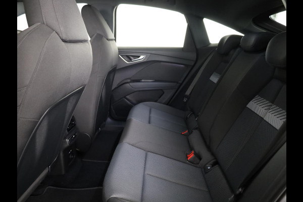 Audi Q4 Sportback e-tron 40 Advanced edition 77 kWh 204 pk | SOH 96,04% | Navigatie | Warmtepomp | Parkeersensoren | Achteruitrijcamera | Adaptieve cruise control | Stoelverwarming |