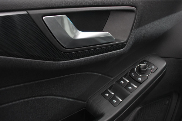Ford Kuga 2.5 PHEV 225pk ST-Line X DEMO  Navigatie Apple Carplay/Android Auto Parkeersensoren Camera Adaptive Cruise Control Blind Spot Assist Elektrische achterklep Stoel en stuurverwarming Park Assist  Elektrische bestuurdersstoel