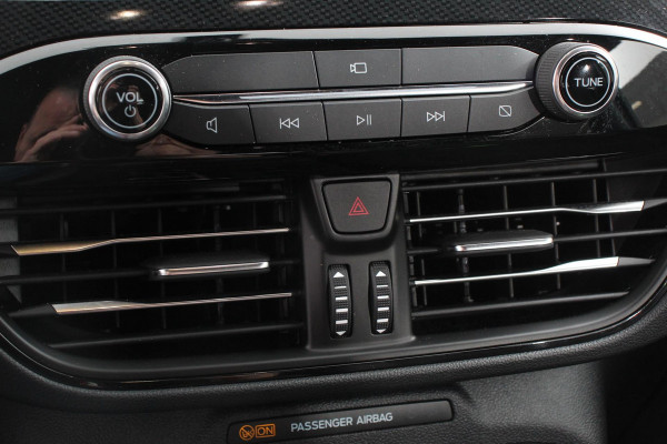 Ford Kuga 2.5 PHEV 225pk ST-Line X DEMO  Navigatie Apple Carplay/Android Auto Parkeersensoren Camera Adaptive Cruise Control Blind Spot Assist Elektrische achterklep Stoel en stuurverwarming Park Assist  Elektrische bestuurdersstoel
