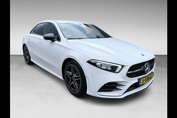 Mercedes-Benz A-Klasse 180 Business Solution AMG NAVI/V-COCKPIT/CAM/DAB/LED/CARPLAY/ECC/PDC///