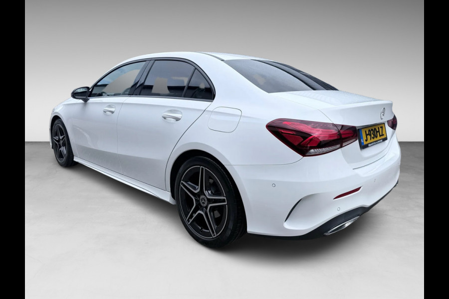 Mercedes-Benz A-Klasse 180 Business Solution AMG NAVI/V-COCKPIT/CAM/DAB/LED/CARPLAY/ECC/PDC///