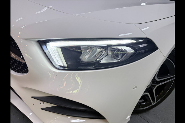 Mercedes-Benz A-Klasse 180 Business Solution AMG NAVI/V-COCKPIT/CAM/DAB/LED/CARPLAY/ECC/PDC///