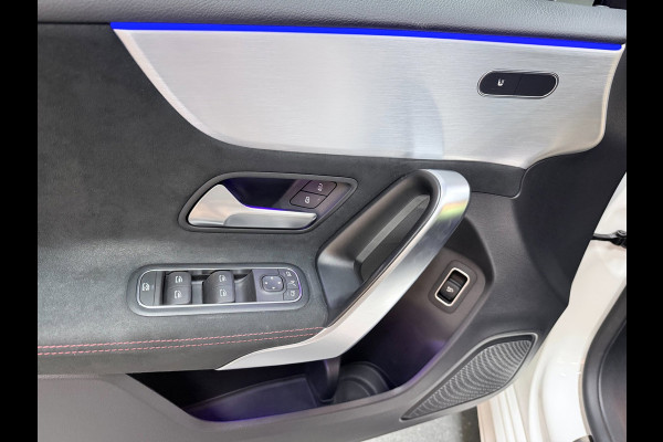 Mercedes-Benz A-Klasse 180 Business Solution AMG NAVI/V-COCKPIT/CAM/DAB/LED/CARPLAY/ECC/PDC///