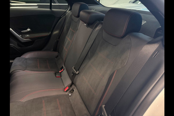 Mercedes-Benz A-Klasse 180 Business Solution AMG NAVI/V-COCKPIT/CAM/DAB/LED/CARPLAY/ECC/PDC///