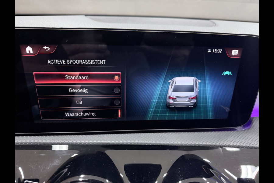 Mercedes-Benz A-Klasse 180 Business Solution AMG NAVI/V-COCKPIT/CAM/DAB/LED/CARPLAY/ECC/PDC///