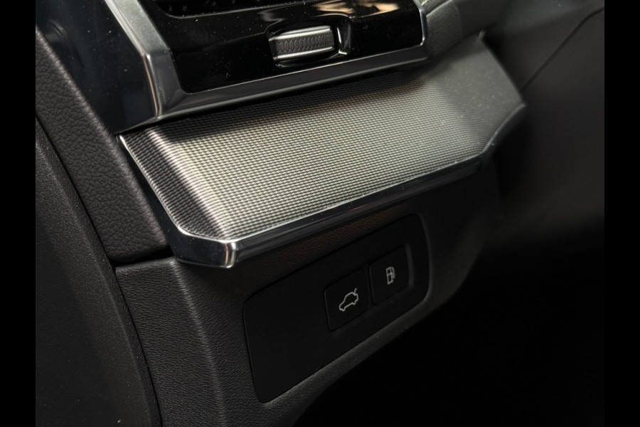 Volvo XC90 T8 Hybride long range Plus Dark THUNDER GREY 7 Zits All Black trekhaak 455pk 360 camera