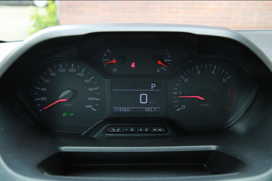 Peugeot Partner 1.5 BlueHDi 130PK Automaat L2 / Camera / 3 zits / multi stuur