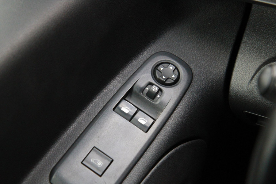 Peugeot Partner 1.5 BlueHDi 130PK Automaat L2 / Camera / 3 zits / multi stuur