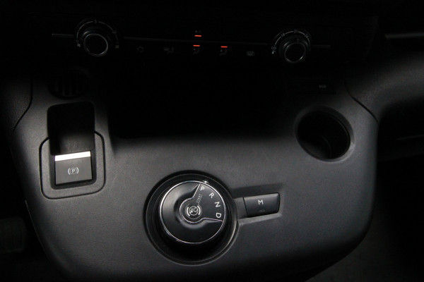 Peugeot Partner 1.5 BlueHDi 130PK Automaat L2 / Camera / 3 zits / multi stuur