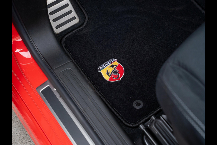 Abarth 595C Competizione 180PK / Carbon / Koni / Brembo / Monza / Sabelt / Carplay