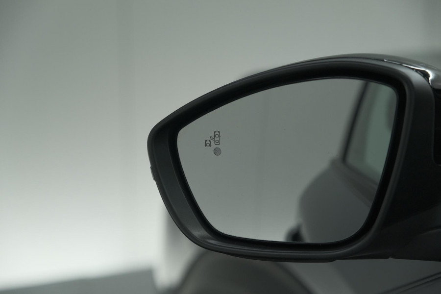 Peugeot e-2008 EV GT Avantage 54 kWh | 96.8% SOH | 11 KW Lader | 360 Camera | Panoramadak | Dodehoekdetectie