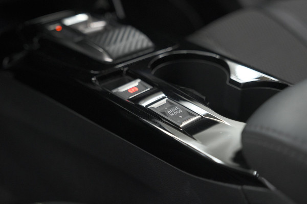 Peugeot e-2008 EV GT Avantage 54 kWh | 96.8% SOH | 11 KW Lader | 360 Camera | Panoramadak | Dodehoekdetectie