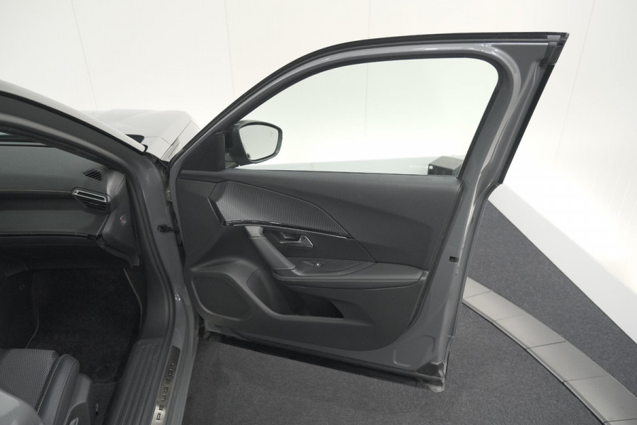 Peugeot e-2008 EV GT Avantage 54 kWh | 96.8% SOH | 11 KW Lader | 360 Camera | Panoramadak | Dodehoekdetectie