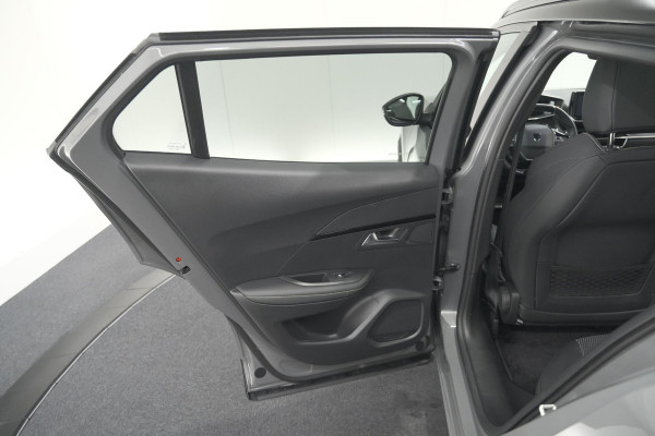 Peugeot e-2008 EV GT Avantage 54 kWh | 96.8% SOH | 11 KW Lader | 360 Camera | Panoramadak | Dodehoekdetectie