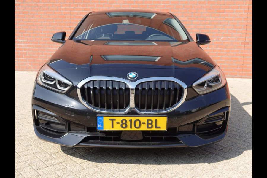 BMW 1-serie 118i Introduction Edition Automaat Navigatie  Virtual Cockpit  Parkeersensoren  Ledverlichting  HiFi audio  Cruise Control  Climate Control  Getinte ramen