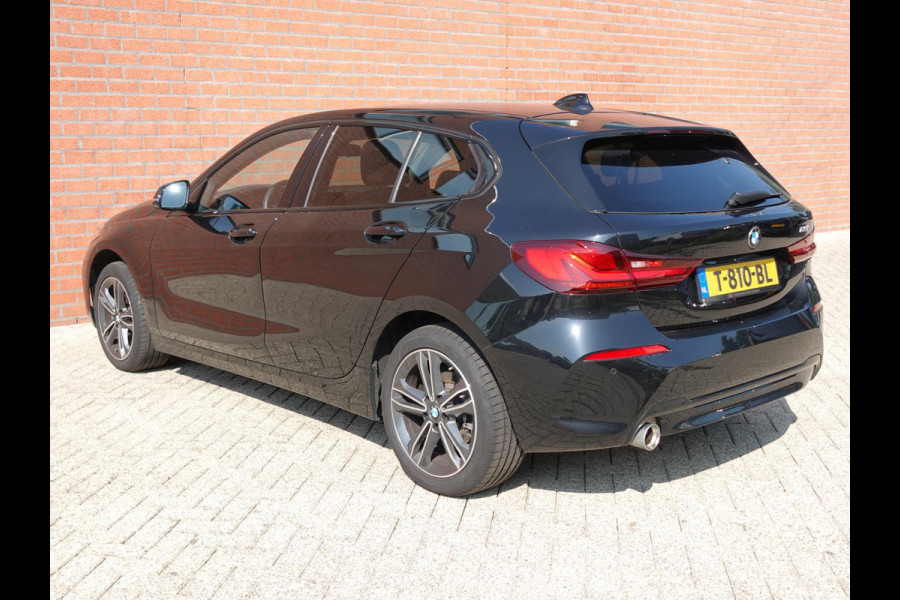 BMW 1-serie 118i Introduction Edition Automaat Navigatie  Virtual Cockpit  Parkeersensoren  Ledverlichting  HiFi audio  Cruise Control  Climate Control  Getinte ramen