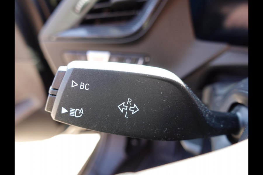 BMW 1-serie 118i Introduction Edition Automaat Navigatie  Virtual Cockpit  Parkeersensoren  Ledverlichting  HiFi audio  Cruise Control  Climate Control  Getinte ramen