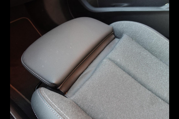 BMW 1-serie 118i Introduction Edition Automaat Navigatie  Virtual Cockpit  Parkeersensoren  Ledverlichting  HiFi audio  Cruise Control  Climate Control  Getinte ramen