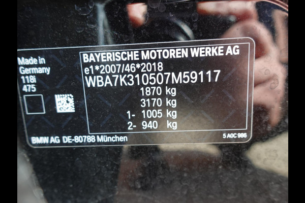 BMW 1-serie 118i Introduction Edition Automaat Navigatie  Virtual Cockpit  Parkeersensoren  Ledverlichting  HiFi audio  Cruise Control  Climate Control  Getinte ramen