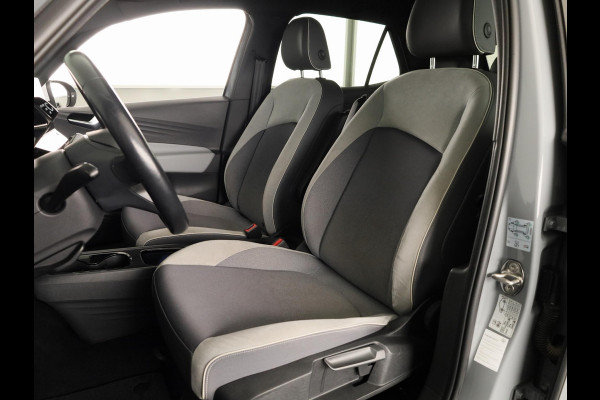Volkswagen ID.3 First Plus 58 kWh 204PK | Navigatie | Parkeercamera | 19"LM velgen |